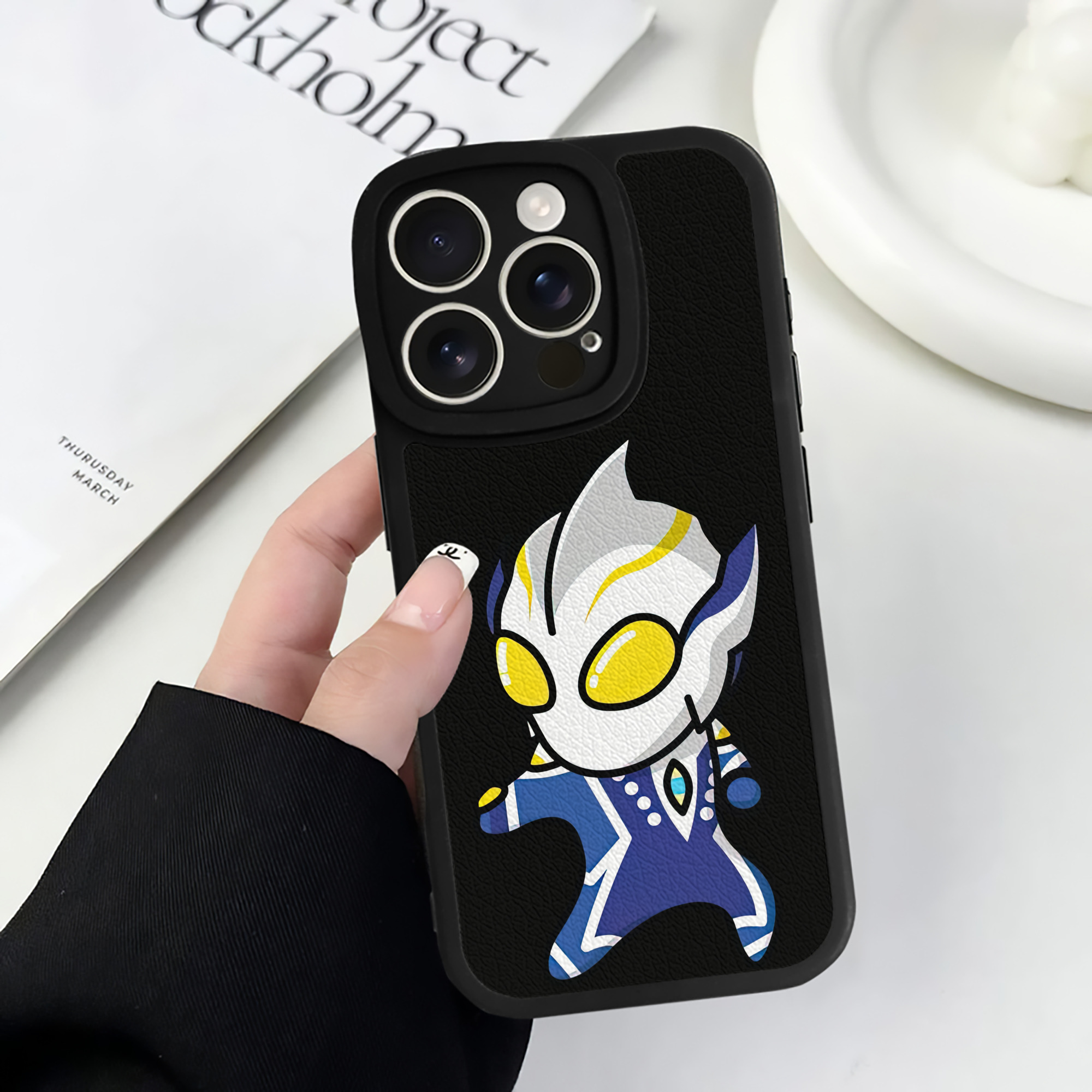 （画像用） ウルトラマン Ultraman 【iPhone 16シリーズ対応】シリコンスマホケース（レザー調） 材質：シリコン